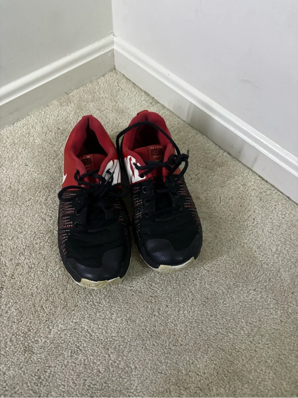 Nike Kids Black and Red Low-Top Sneakers with White Swoosh